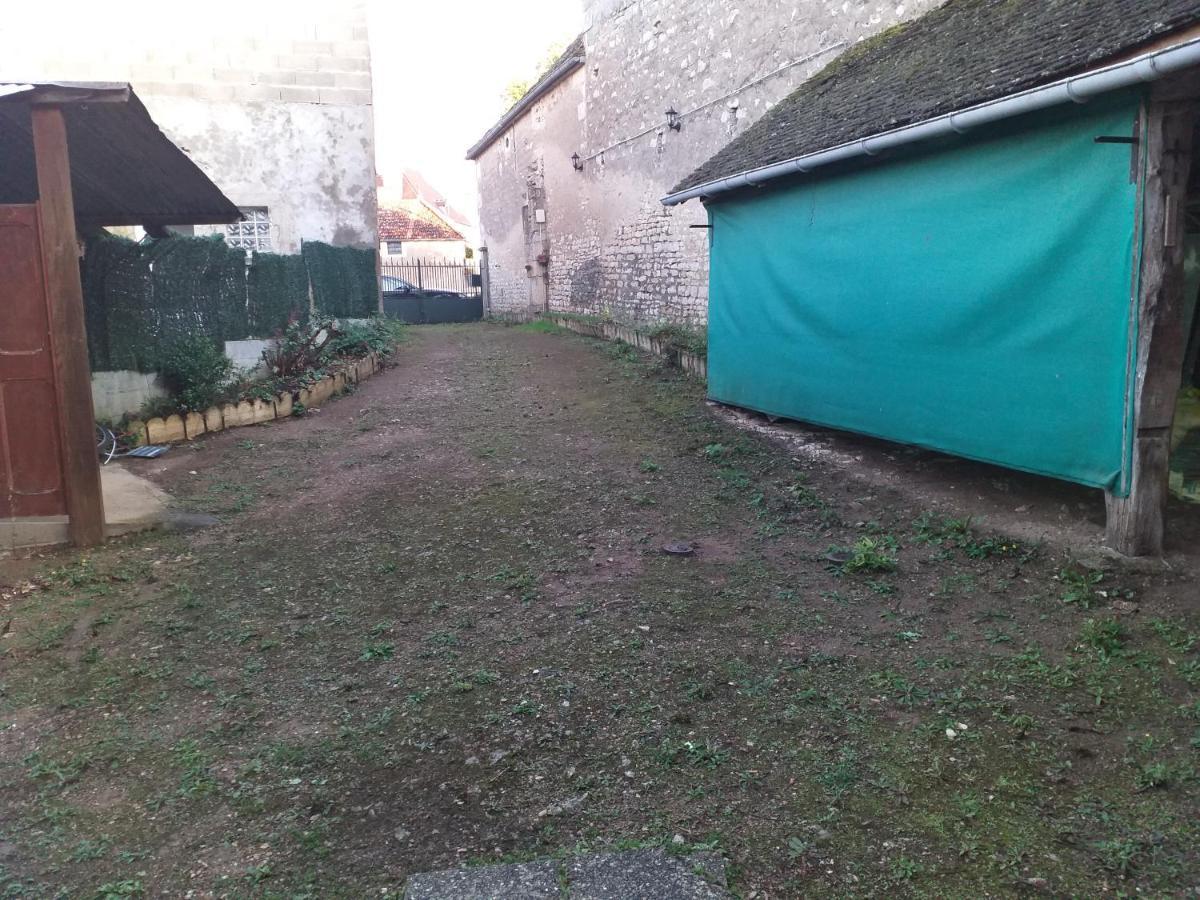 Maison Pour Nombreuses Personnes Pousseaux Bagian luar foto